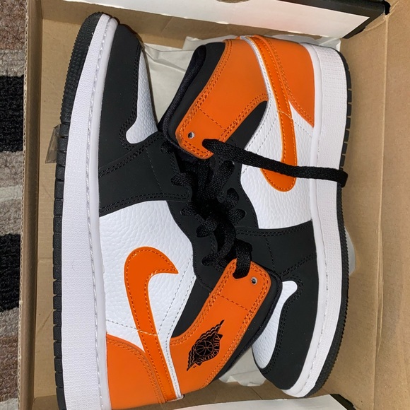 jordan 1 mid shattered backboard gs